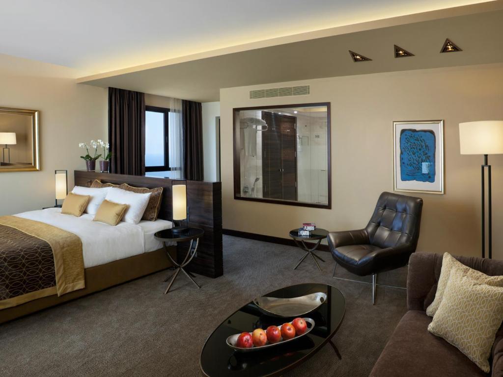 Studio Suite,64125190:JPEG